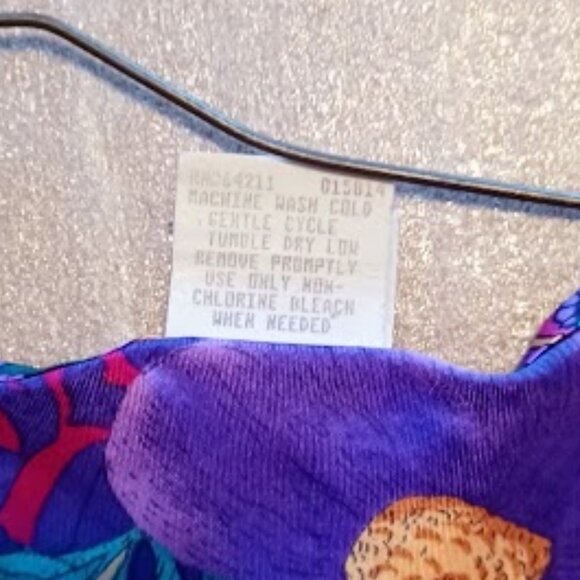 California Miss nightgown Size Large, multi-colored w/silky feel - Picture 7 of 11